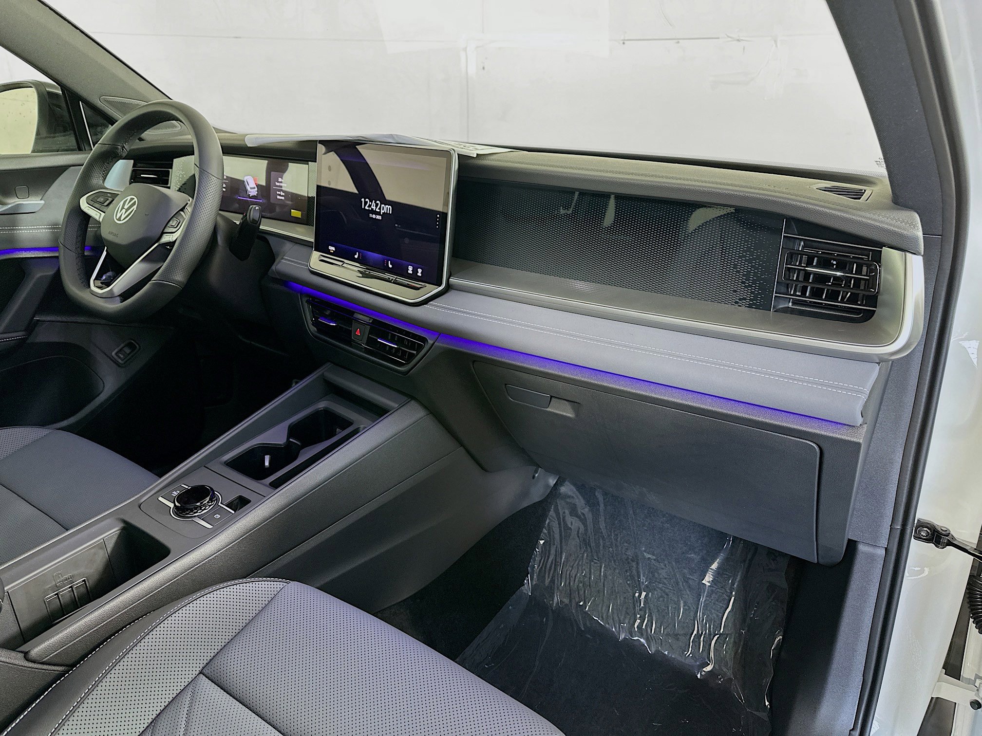 New 2026 Volkswagen Tiguan SE R-Line image 28