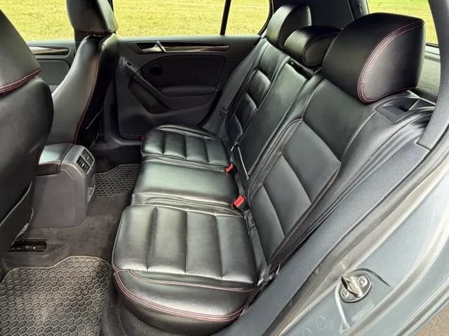 Used 2011 Volkswagen Golf 4-Door FWD image 17