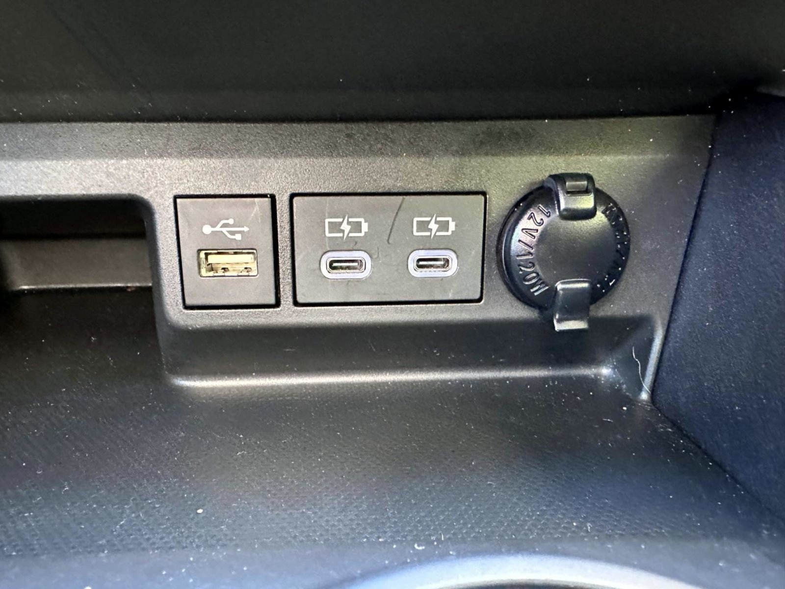 Used 2024 Toyota Highlander XLE AWD/4WD image 25