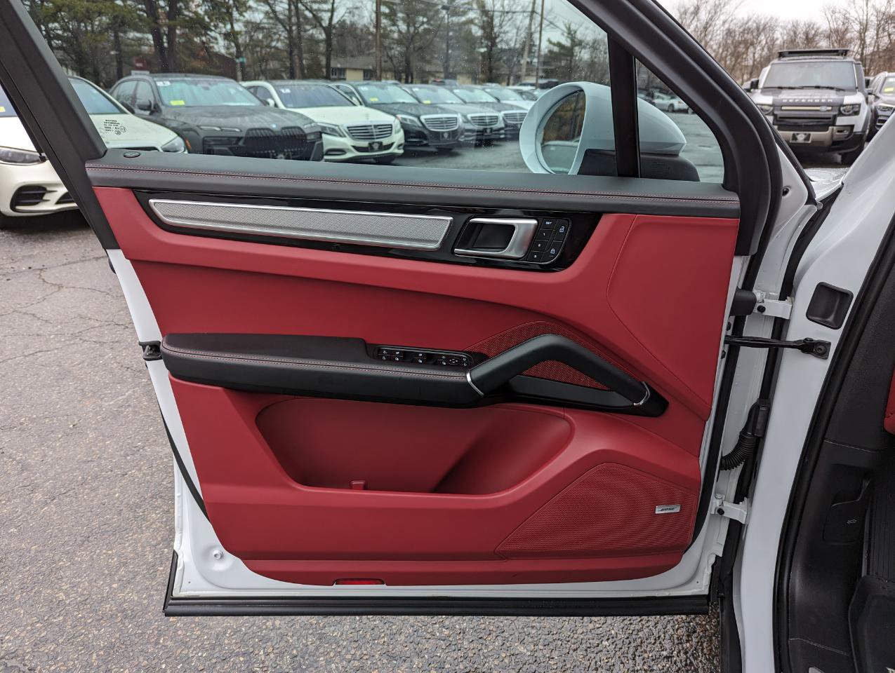 Used 2023 Porsche Cayenne Platinum Edition image 11
