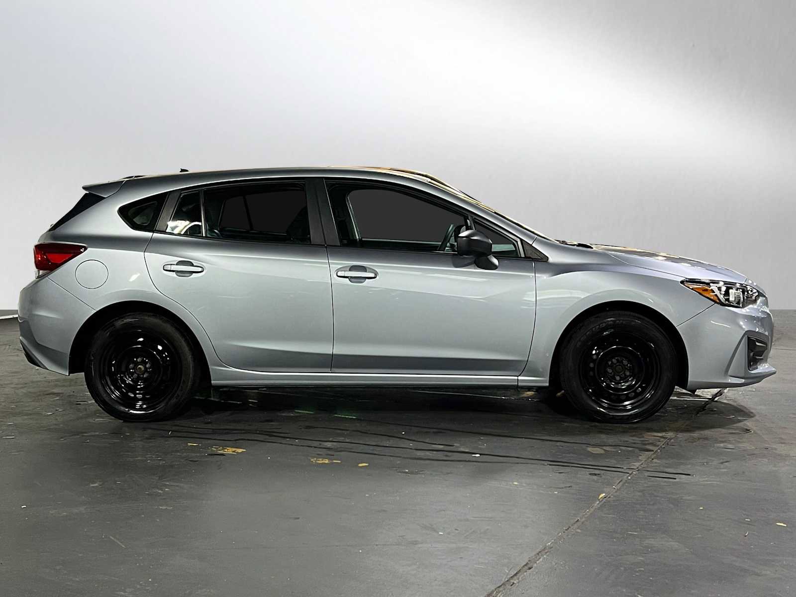 Used 2019 Subaru Impreza 2.0i image 2