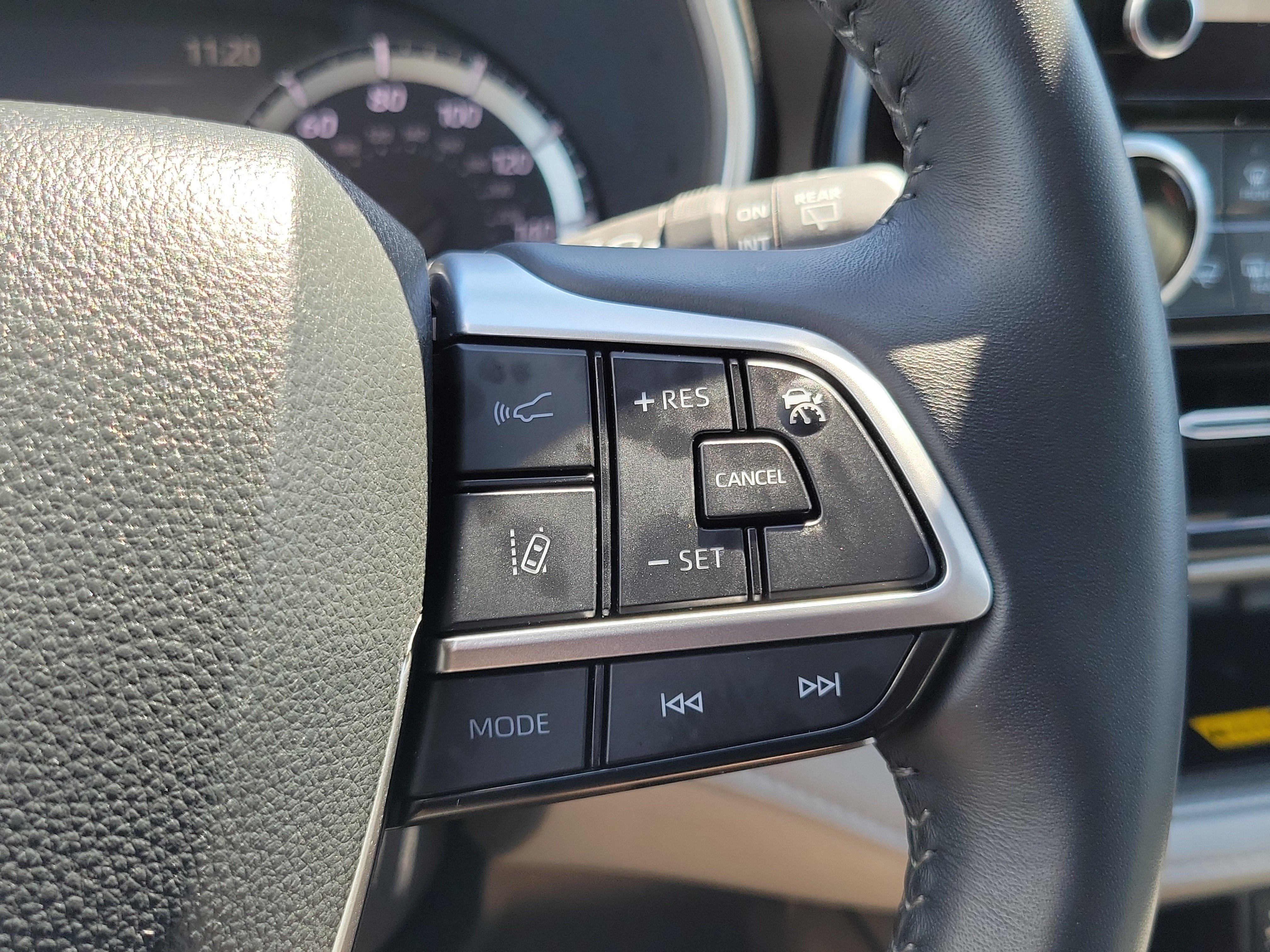 Certified 2025 Toyota Highlander XLE FWD image 26