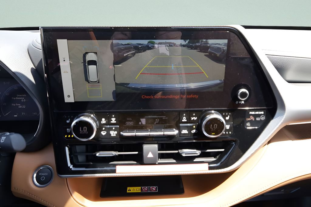 New 2026 Toyota Highlander Platinum AWD/4WD image 12