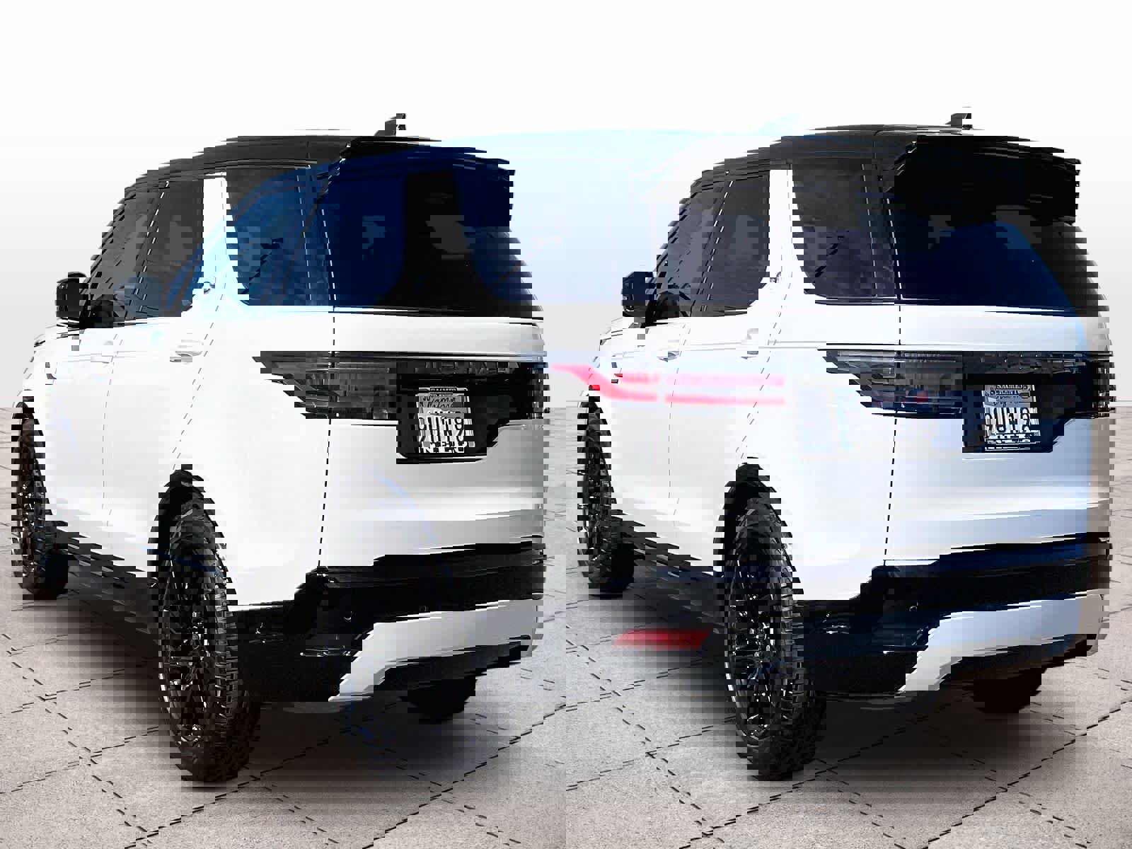 Used 2025 Land Rover Discovery Dynamic SE image 12