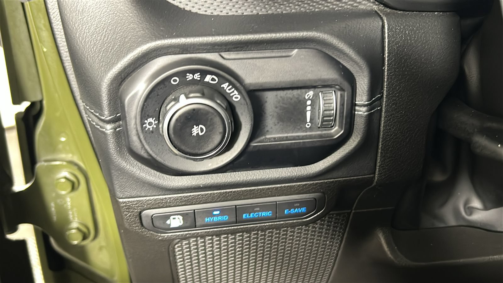 Used 2024 Jeep Wrangler Unlimited Rubicon 4xe AWD/4WD image 23