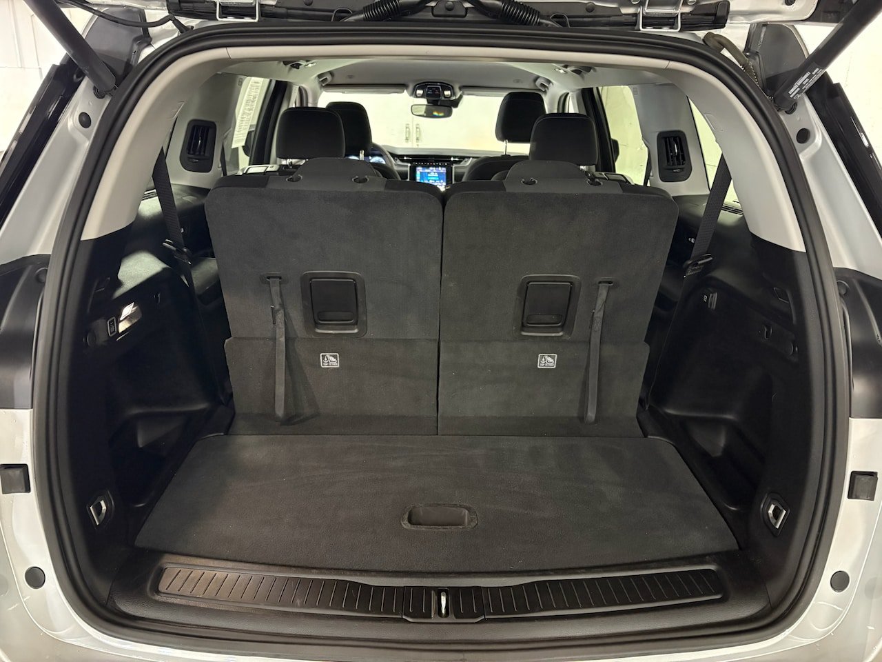 Used 2023 Jeep Grand Cherokee L Laredo w/ Luxury Tech Group I AWD/4WD image 9