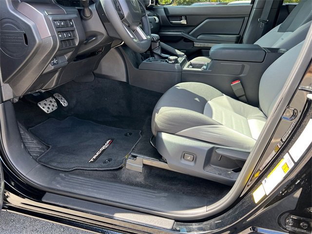 Used 2025 Toyota Tacoma TRD Sport image 9