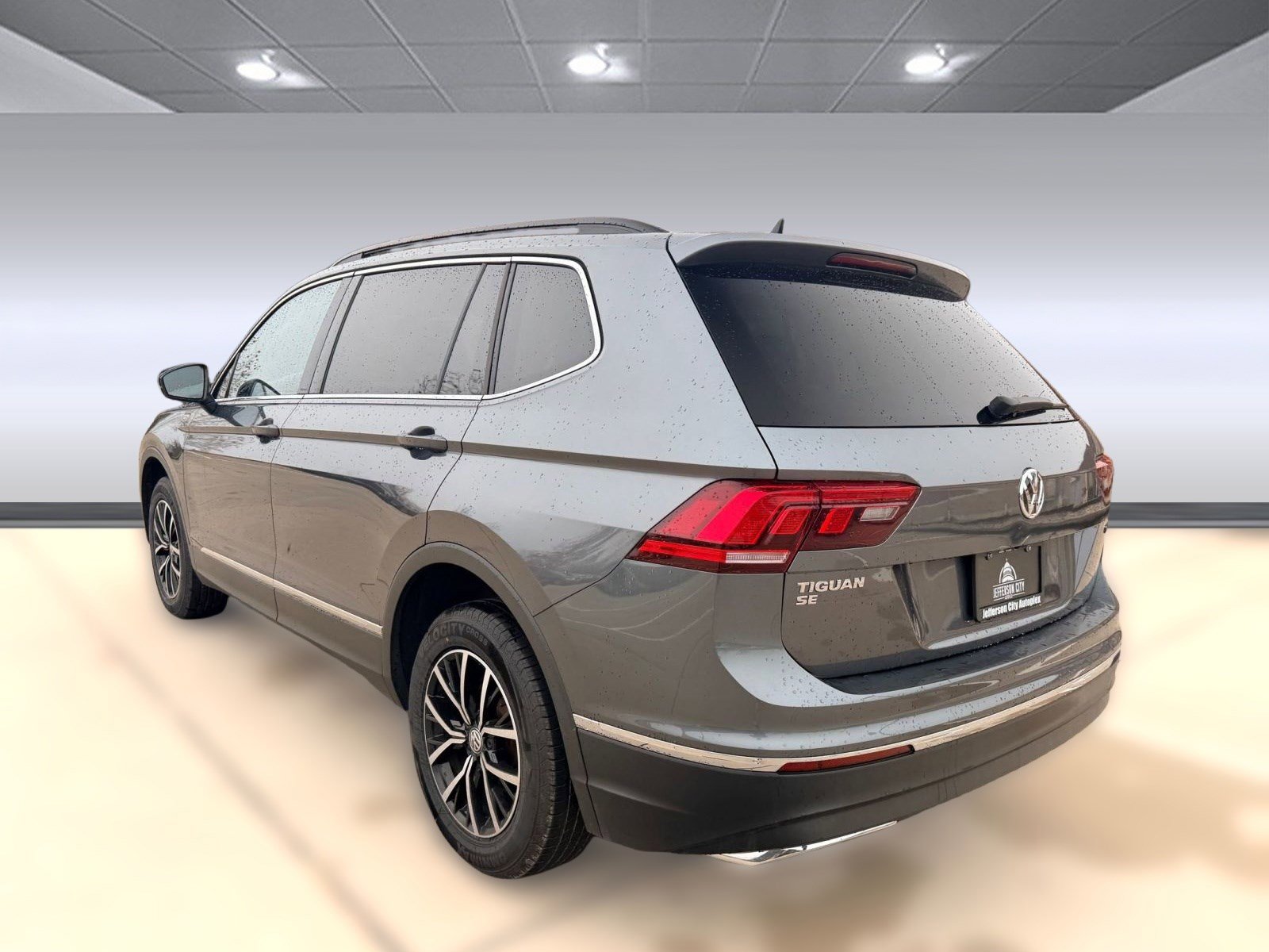 Used 2021 Volkswagen Tiguan SE image 3