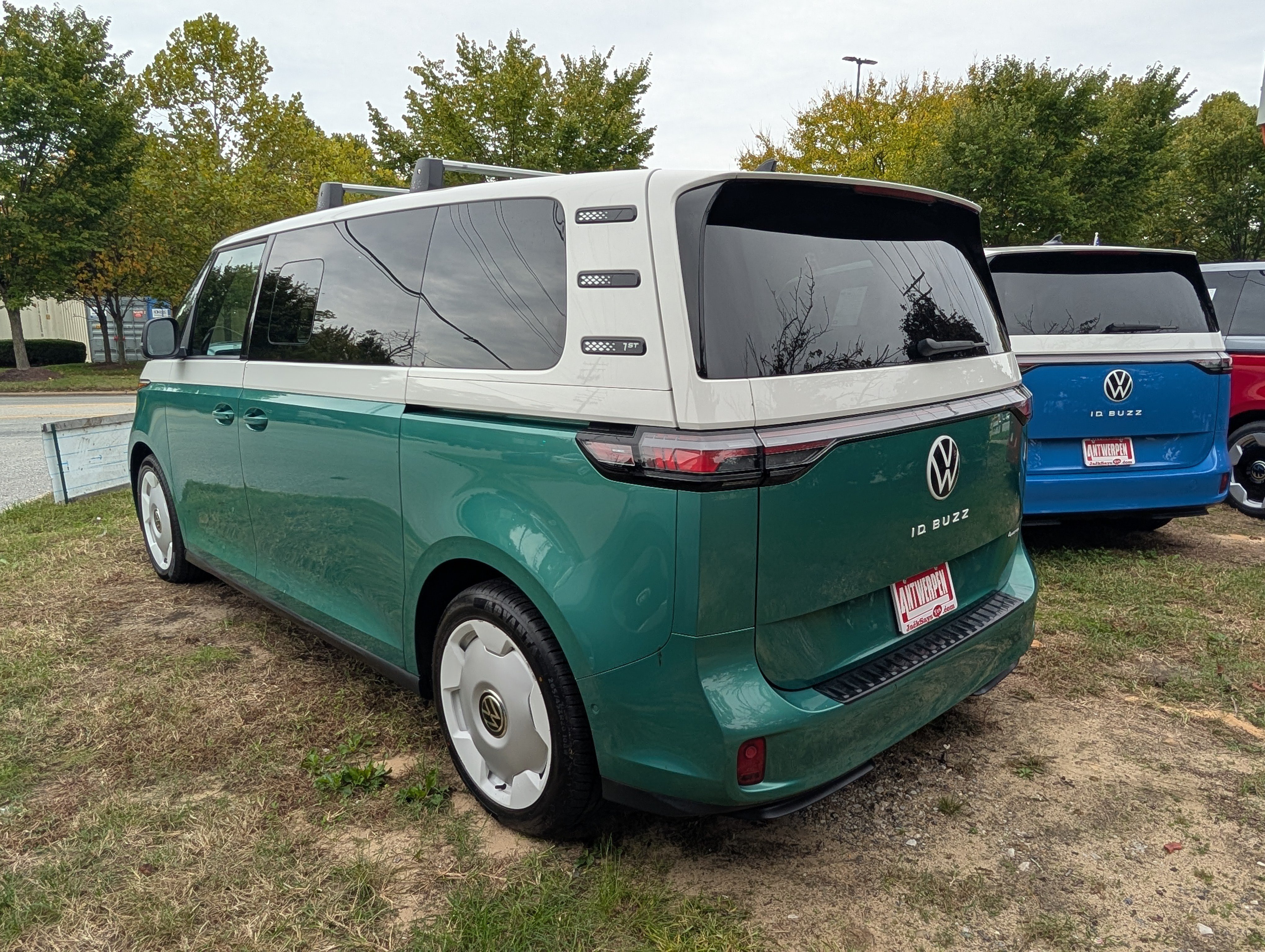 Used 2025 Volkswagen ID. Buzz 1st Edition AWD/4WD image 6