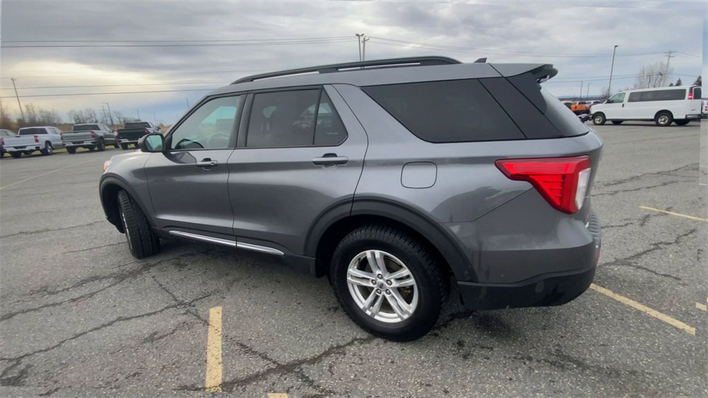 Used 2022 Ford Explorer XLT image 6