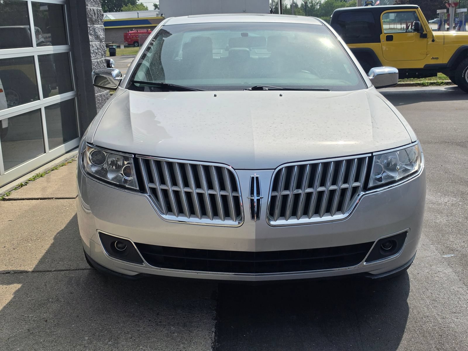 Used 2012 Lincoln MKZ FWD image 2