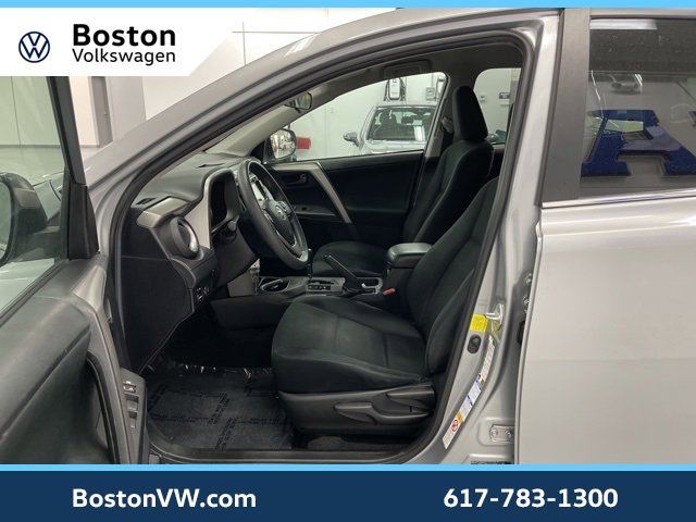 Used 2018 Toyota RAV4 LE image 9