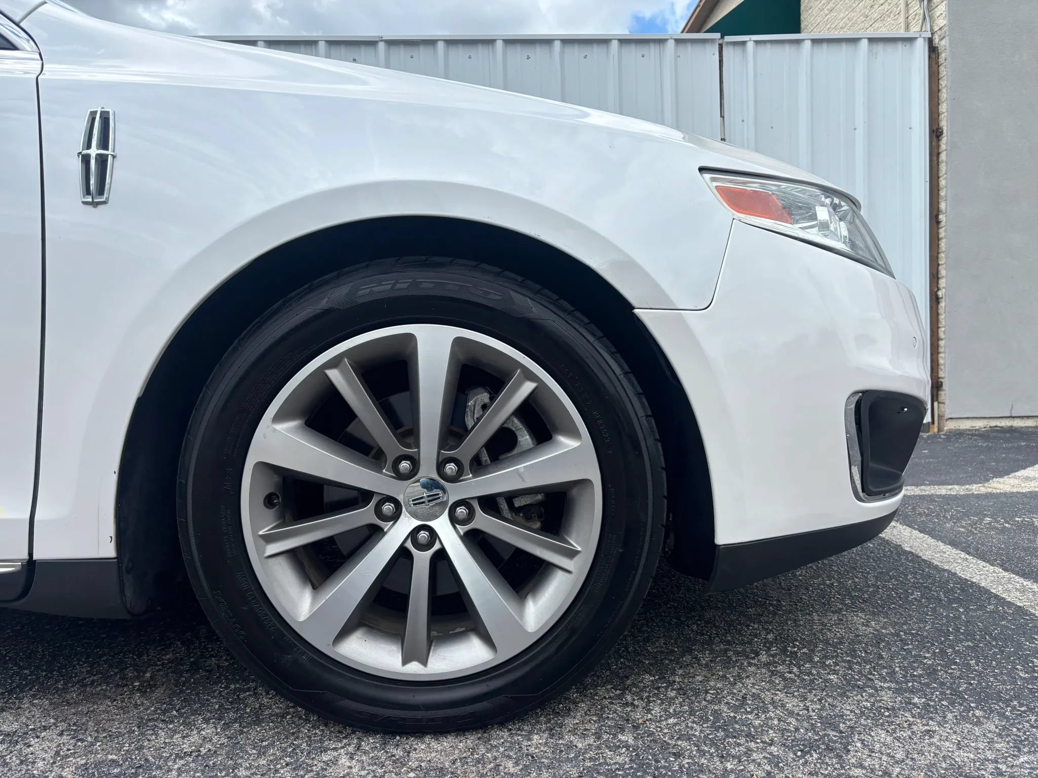 Used 2011 Lincoln MKS FWD image 8