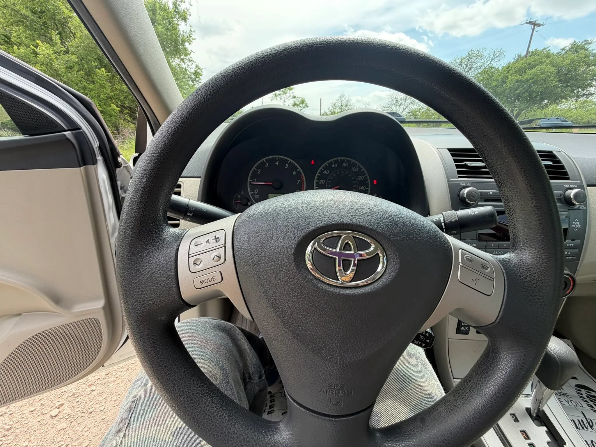 Used 2011 Toyota Corolla LE FWD image 19
