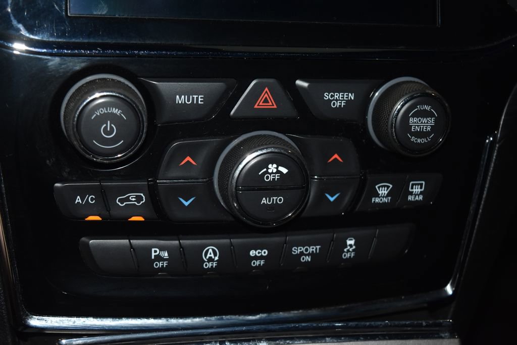 Used 2019 Jeep Grand Cherokee Altitude image 11