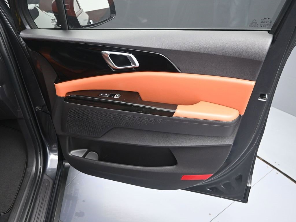 Certified 2022 Kia Carnival SX w/ Paint Protection Package image 38