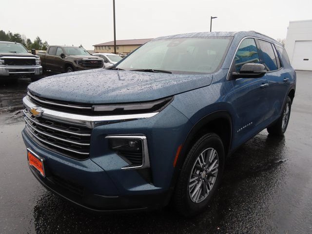 Used 2025 Chevrolet Traverse LT AWD/4WD image 3