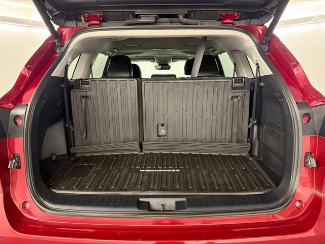 Used 2021 Toyota Highlander XLE image 34