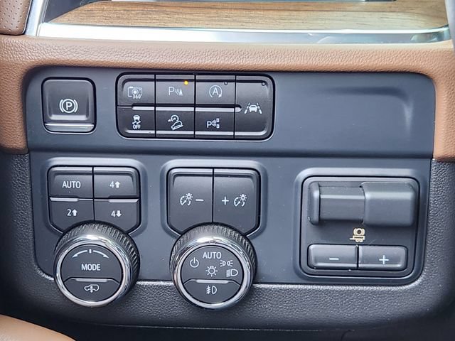 Certified 2025 Chevrolet Tahoe High Country AWD/4WD image 17