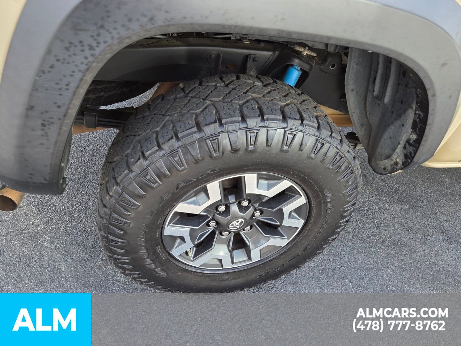 Used 2017 Toyota Tacoma TRD Off-Road image 13