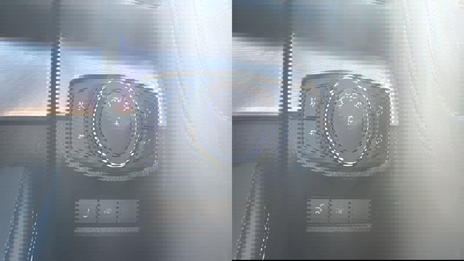 Used 2017 Ford Explorer Platinum image 17