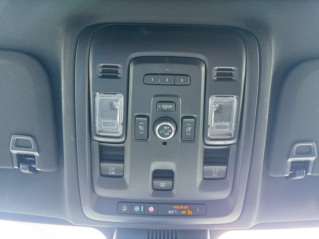 Used 2024 Chevrolet Tahoe Z71 w/ Luxury Package AWD/4WD image 28
