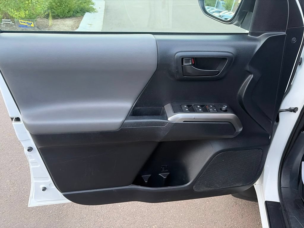 Used 2019 Toyota Tacoma SR5 AWD/4WD image 21
