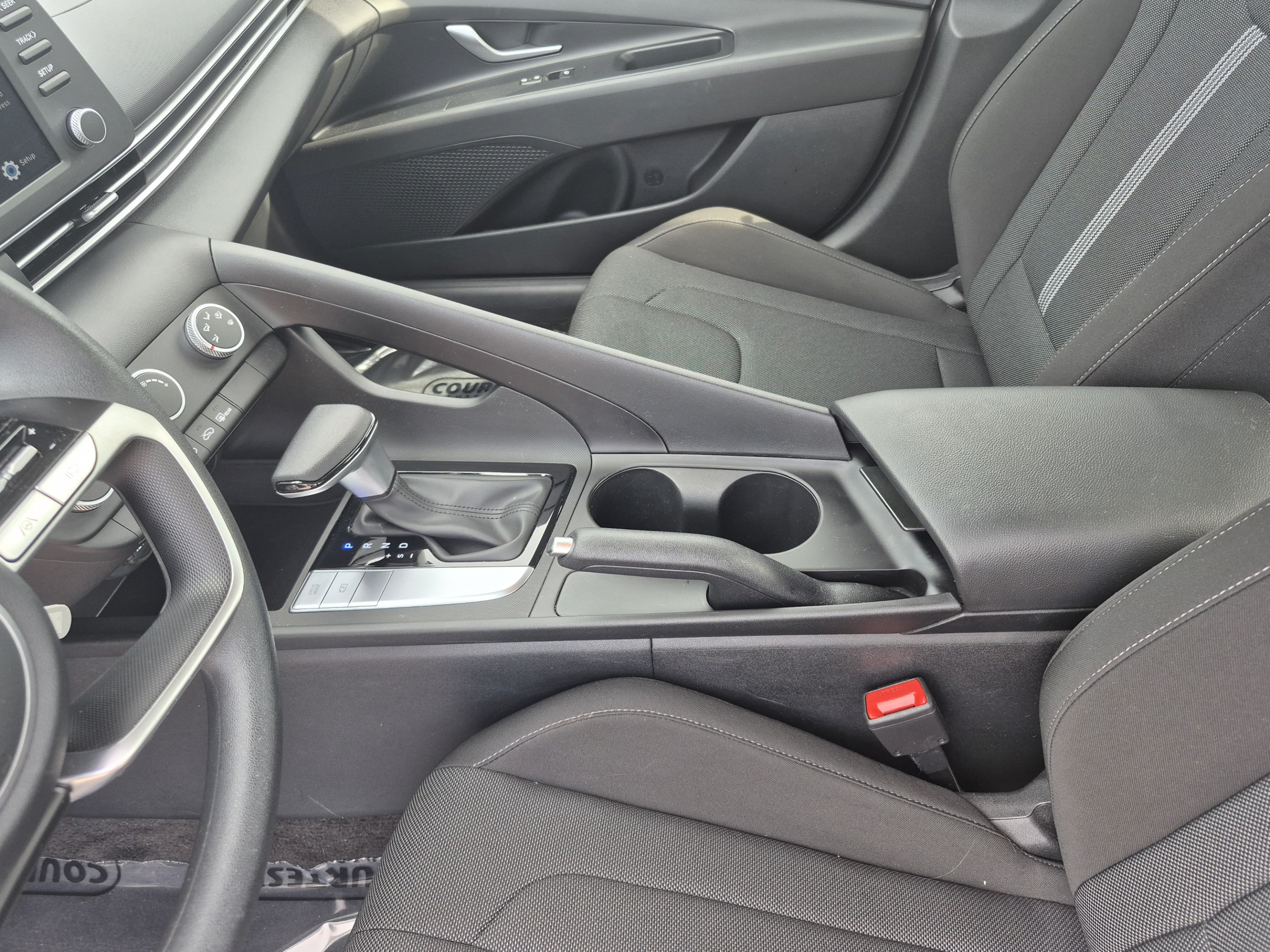 Certified 2025 Hyundai Elantra SE FWD image 20