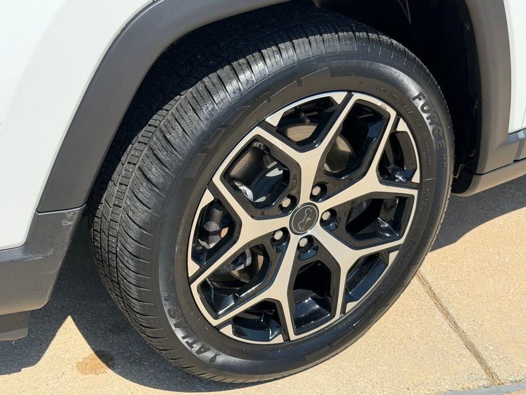 Used 2025 Jeep Compass Limited image 9