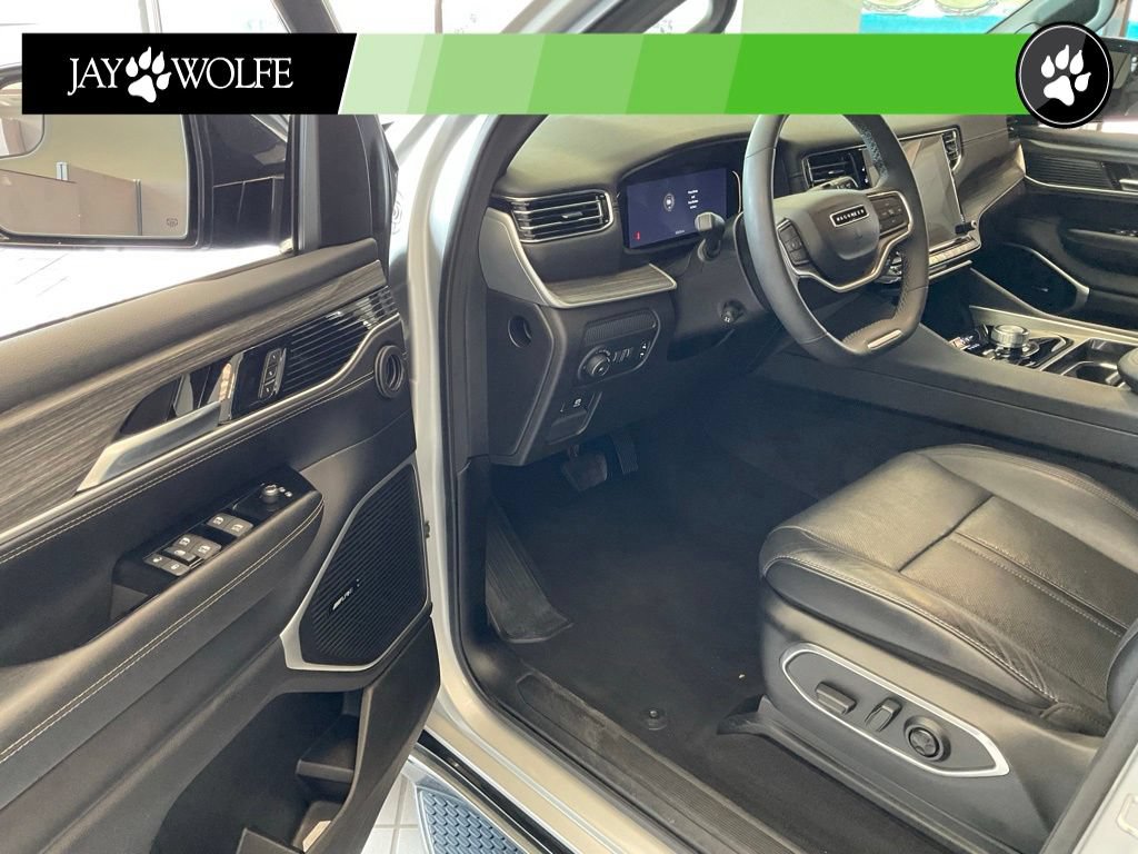 Used 2024 Jeep Wagoneer Series II AWD/4WD image 9
