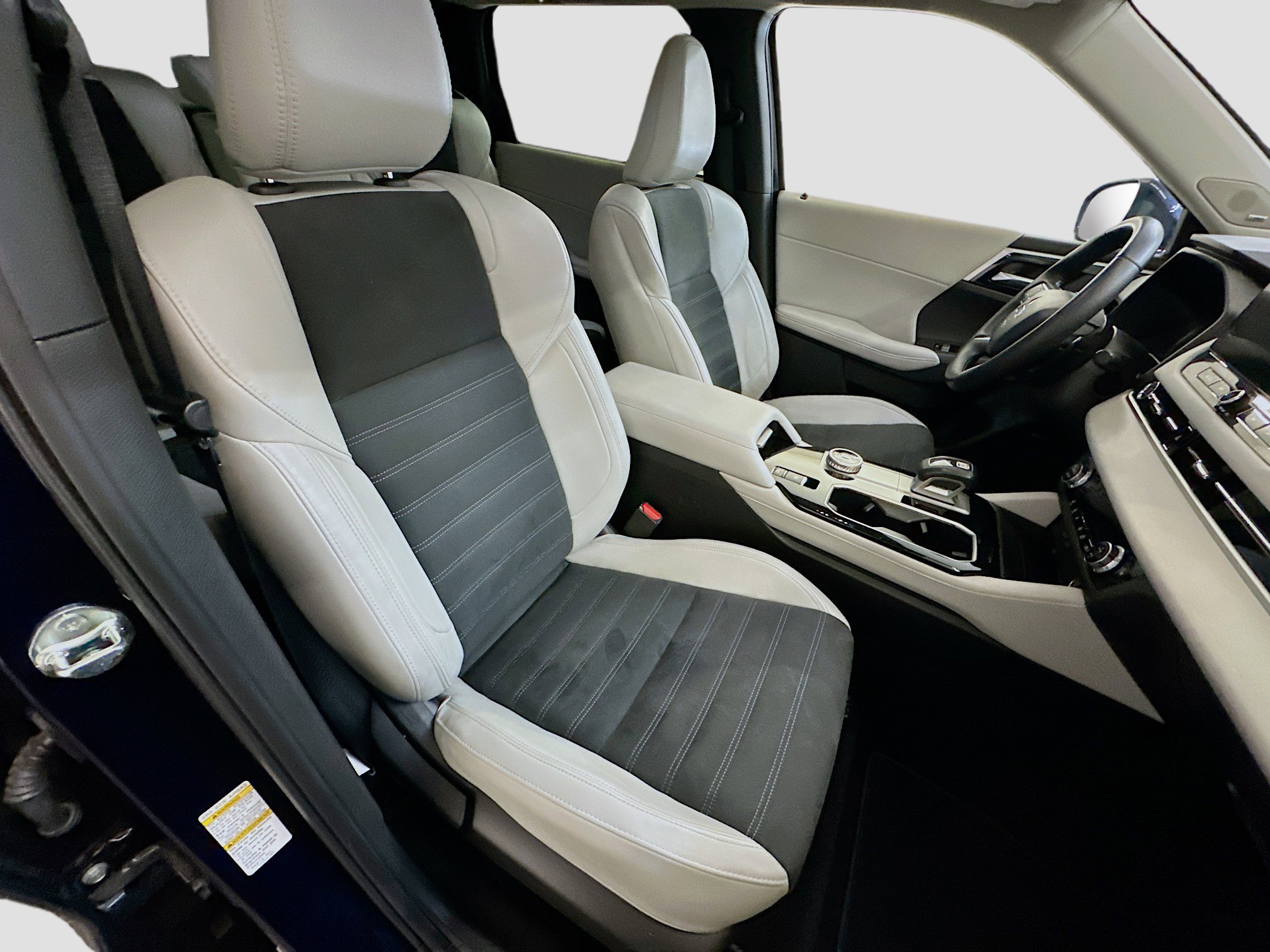 Used 2025 Mitsubishi Outlander SE image 33