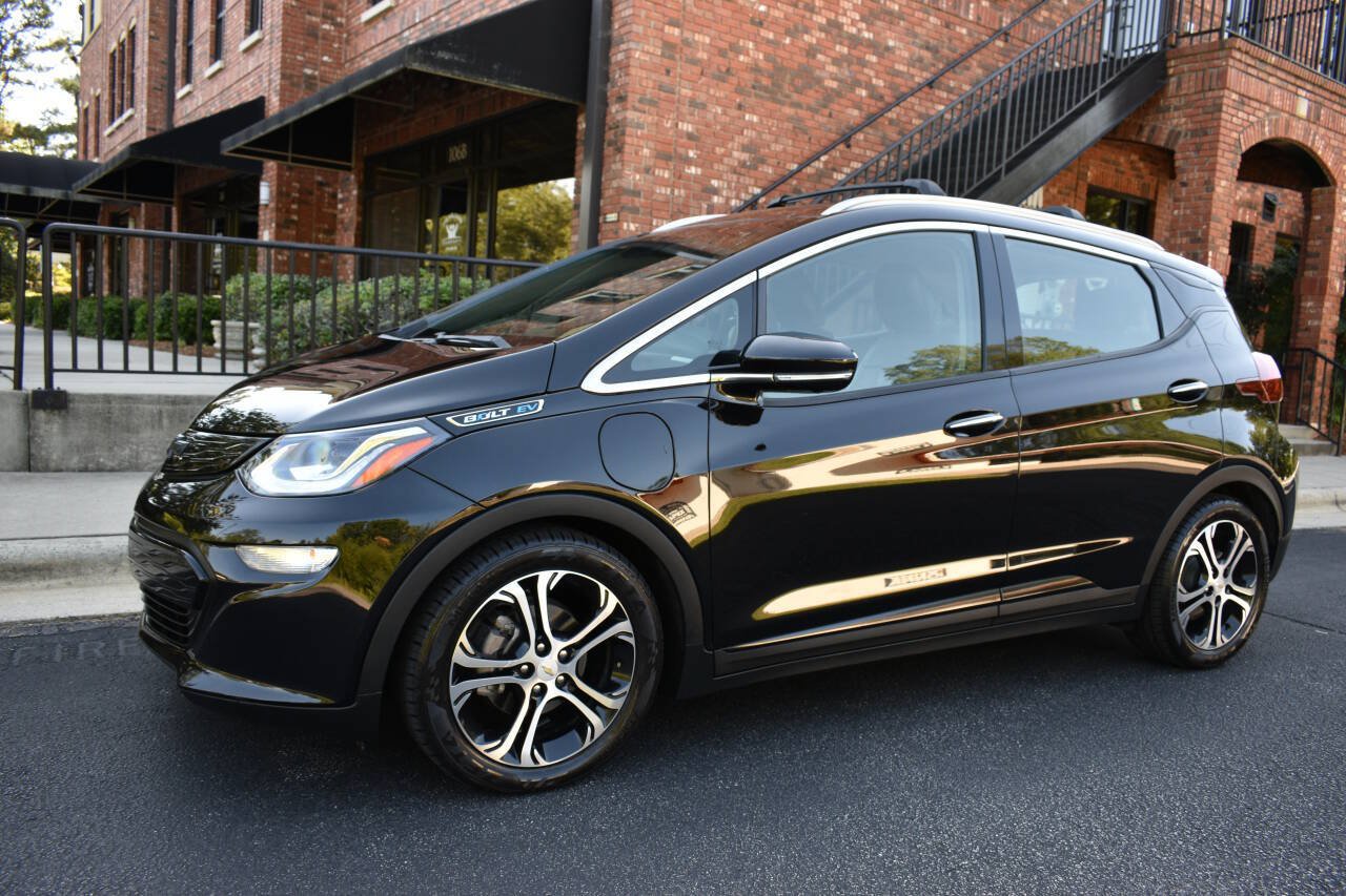 Used 2021 Chevrolet Bolt Premier w/ Infotainment Package FWD image 2