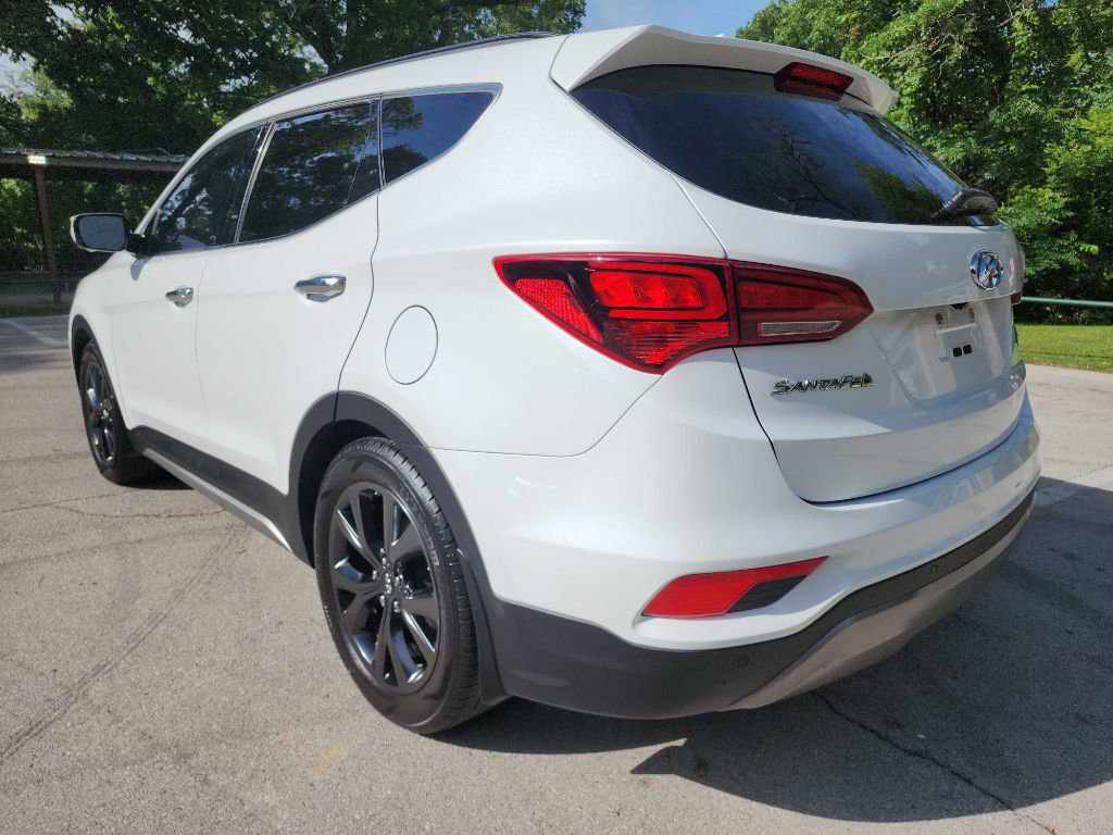 Used 2017 Hyundai Santa Fe Sport w/ Cargo Package FWD image 5