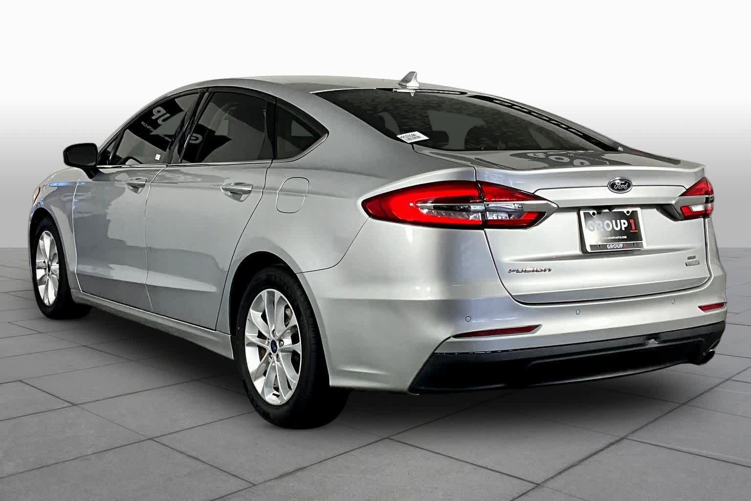 Used 2019 Ford Fusion SE image 12