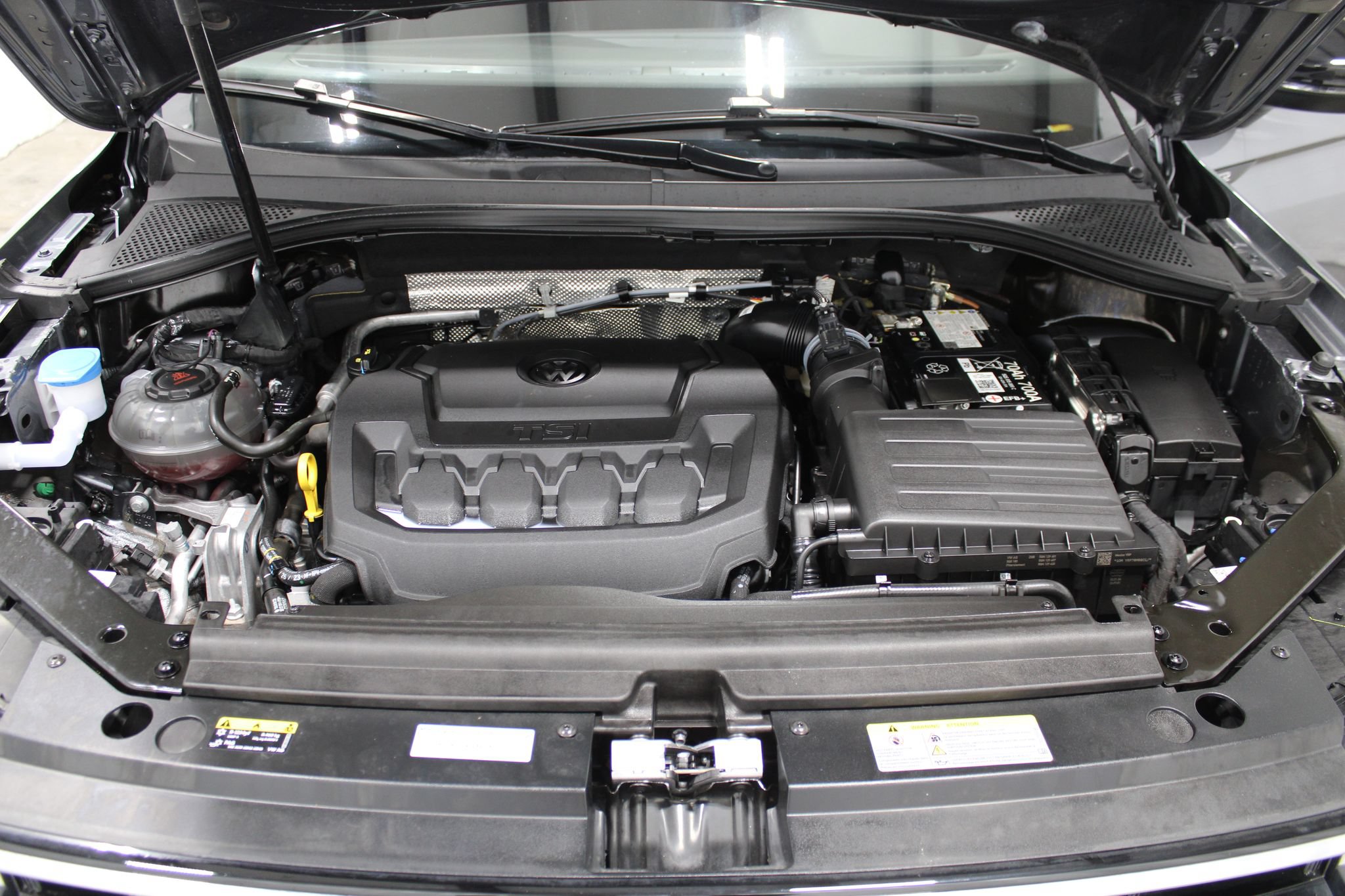Used 2024 Volkswagen Tiguan SE R-Line AWD/4WD image 10