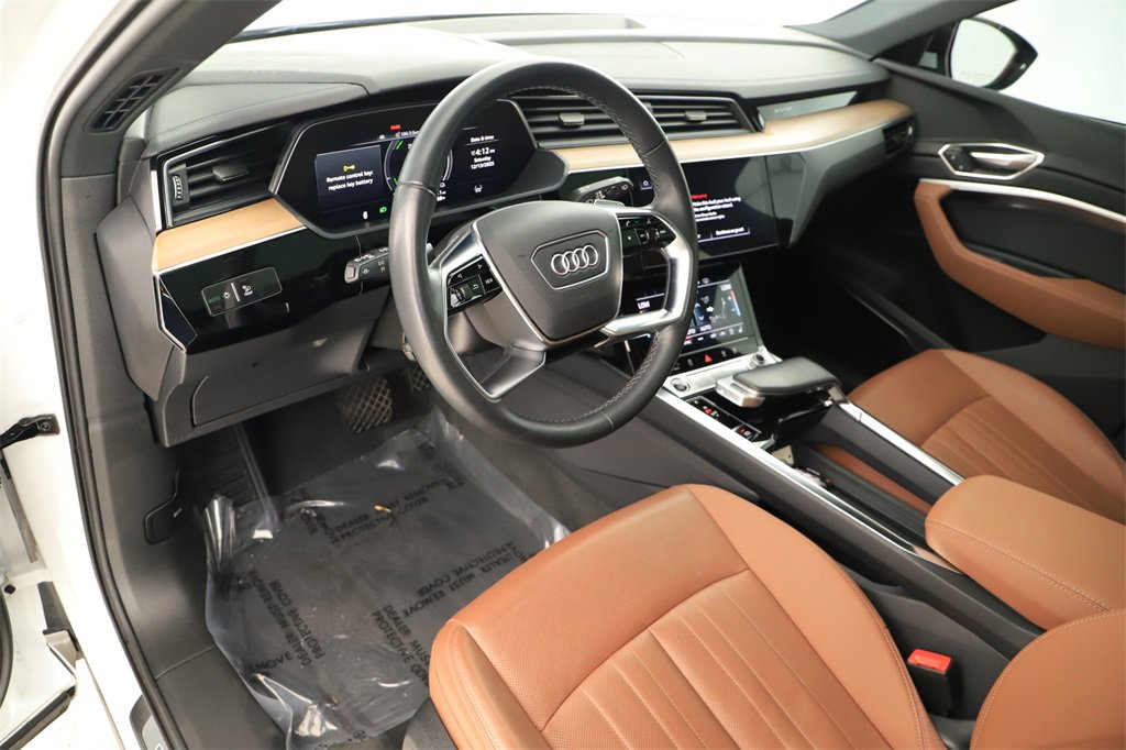 Certified 2024 Audi Q8 e-tron Premium Plus w/ Premium Plus Package image 15