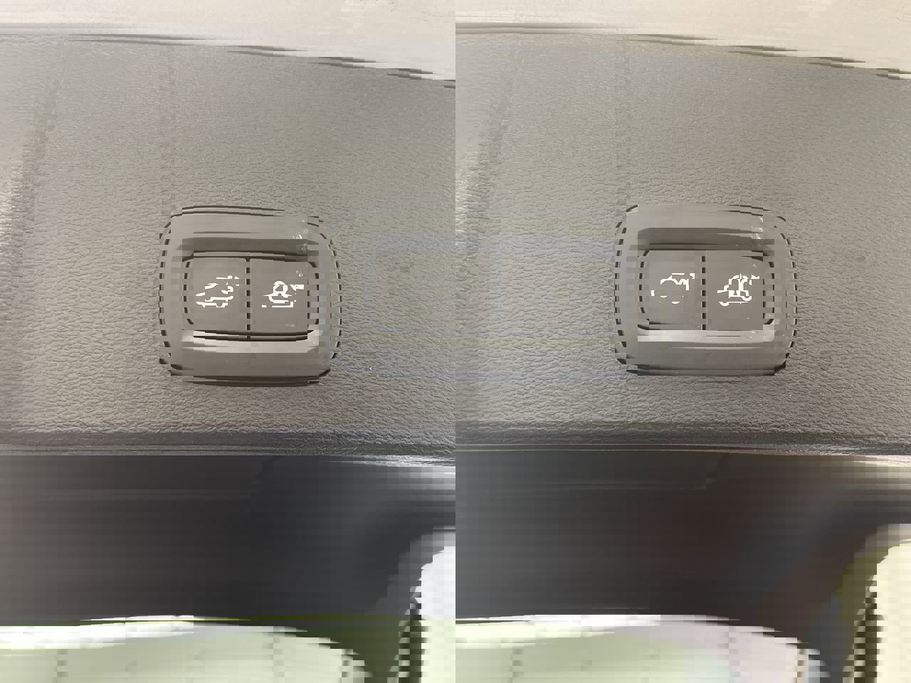 Used 2025 Volvo XC40 B5 Core image 31