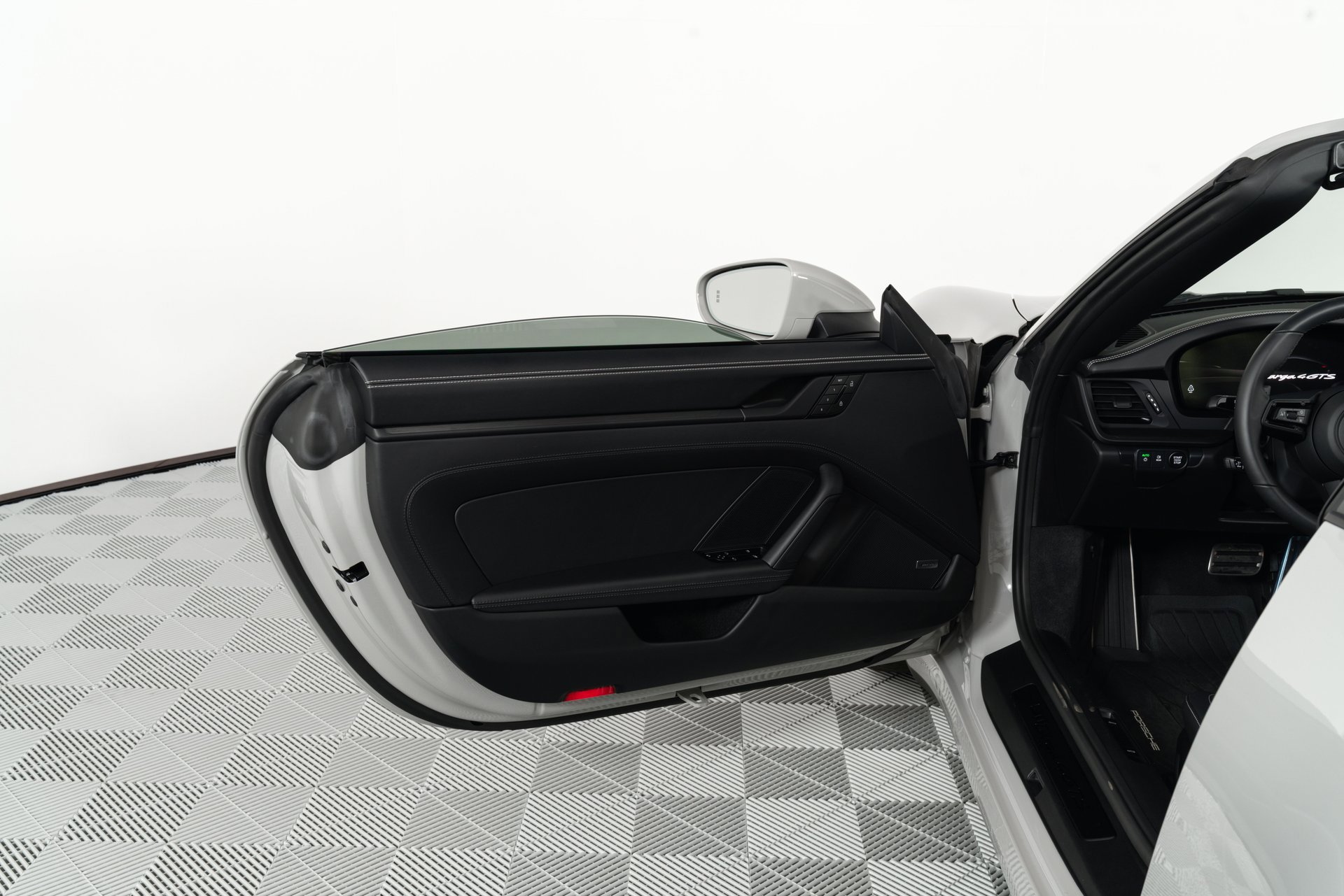 Used 2025 Porsche 911 Targa 4 GTS image 9