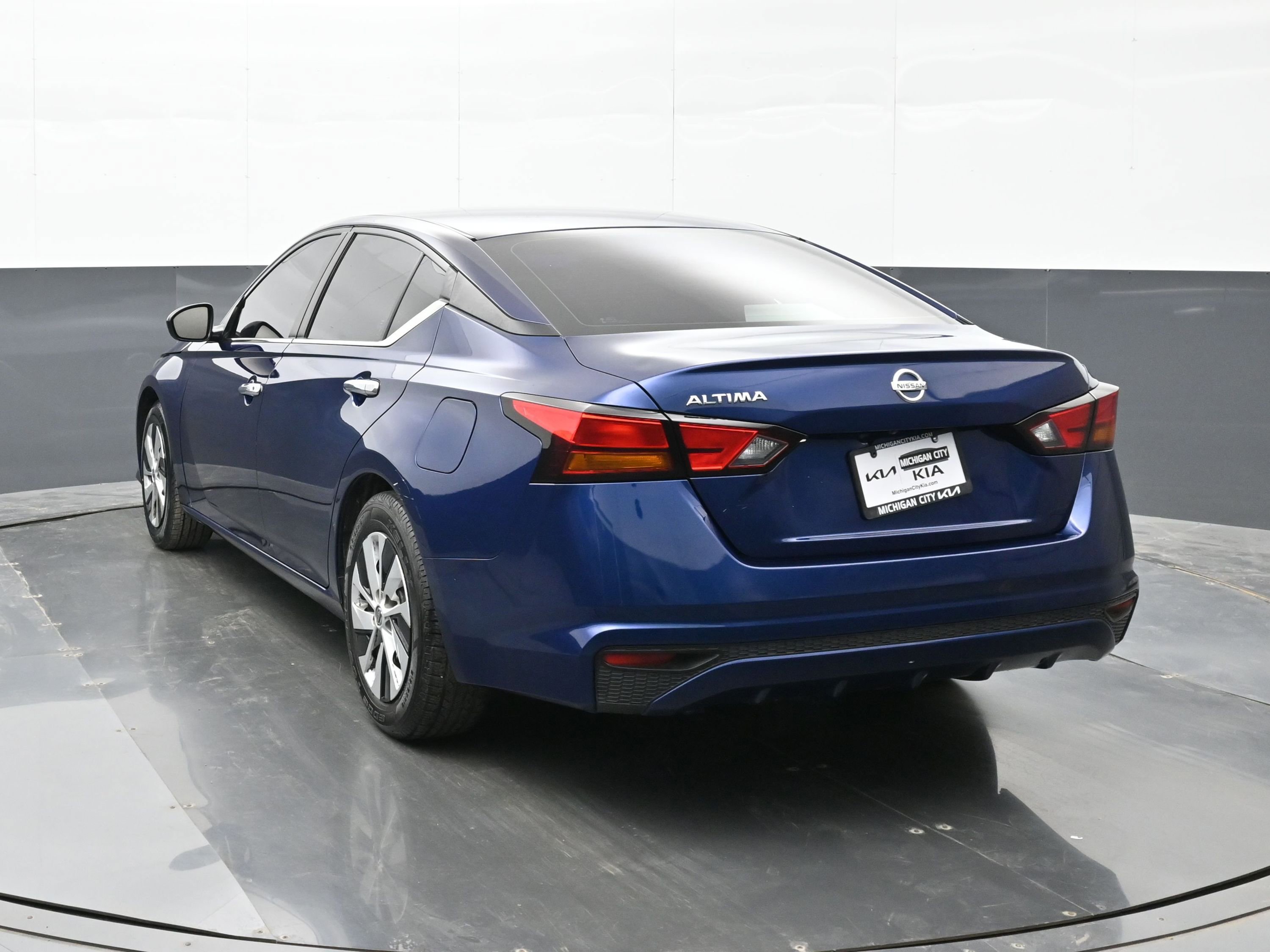 Used 2022 Nissan Altima 2.5 S FWD image 2