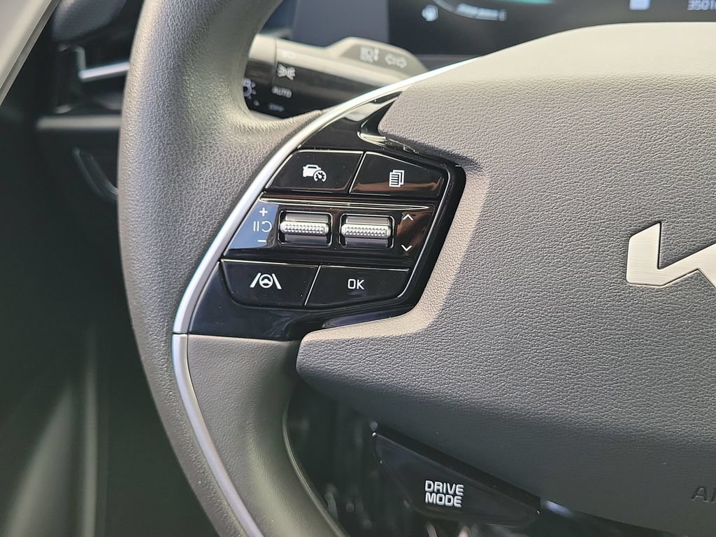 Certified 2025 Kia Niro LX FWD image 9