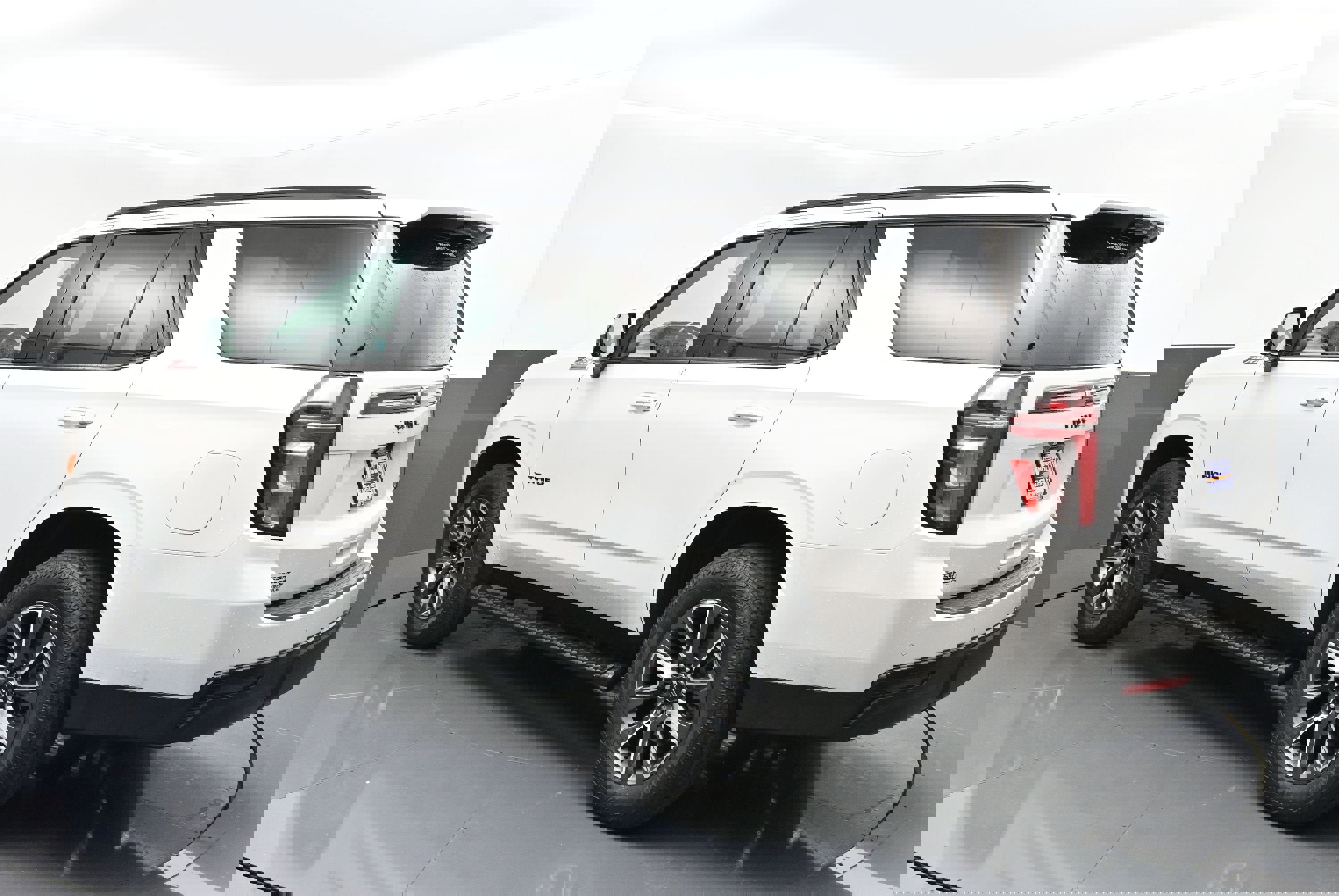 Used 2023 Chevrolet Tahoe Z71 w/ Luxury Package image 5