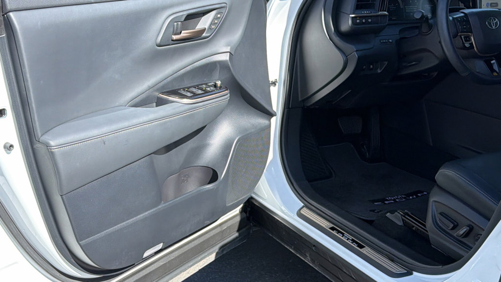 Certified 2025 Toyota Crown Signia w/ Advanced Technology Package image 23