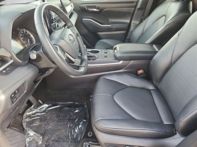 Used 2025 Toyota Highlander XLE FWD image 23