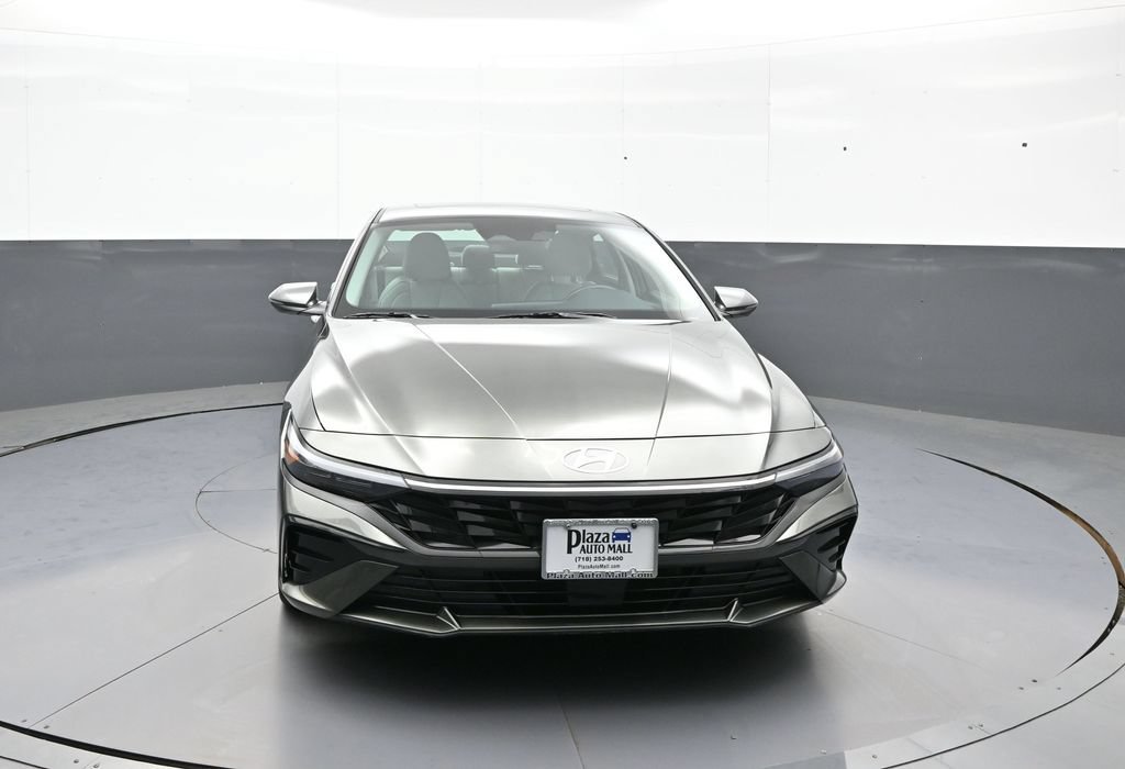 Used 2024 Hyundai Elantra Limited FWD image 2