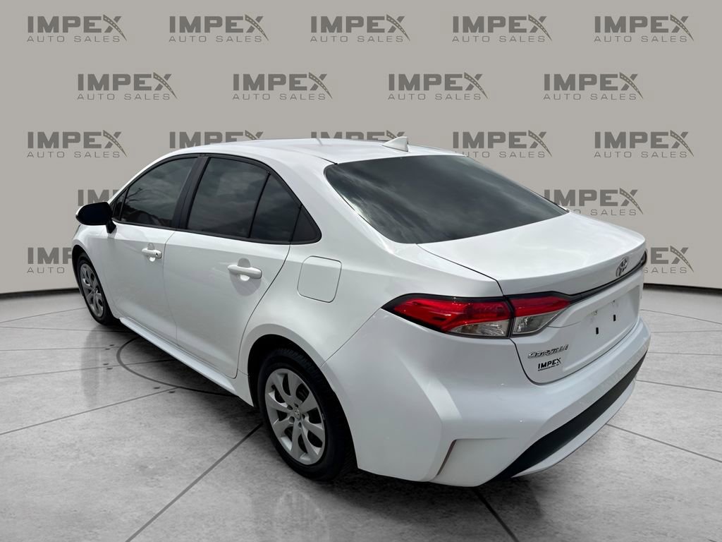 Used 2022 Toyota Corolla LE FWD image 3
