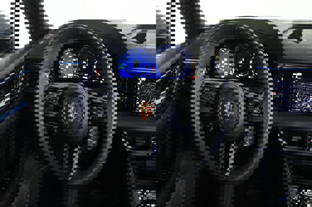 Certified 2025 Porsche Macan Electric image 13