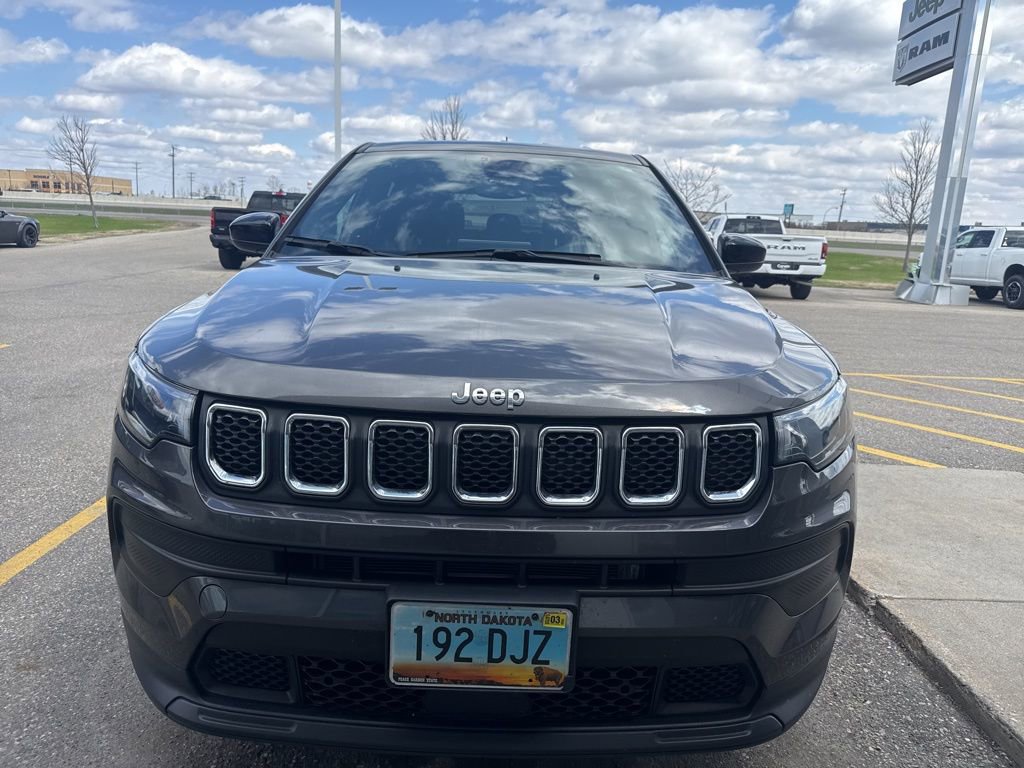 Used 2023 Jeep Compass Sport AWD/4WD image 2