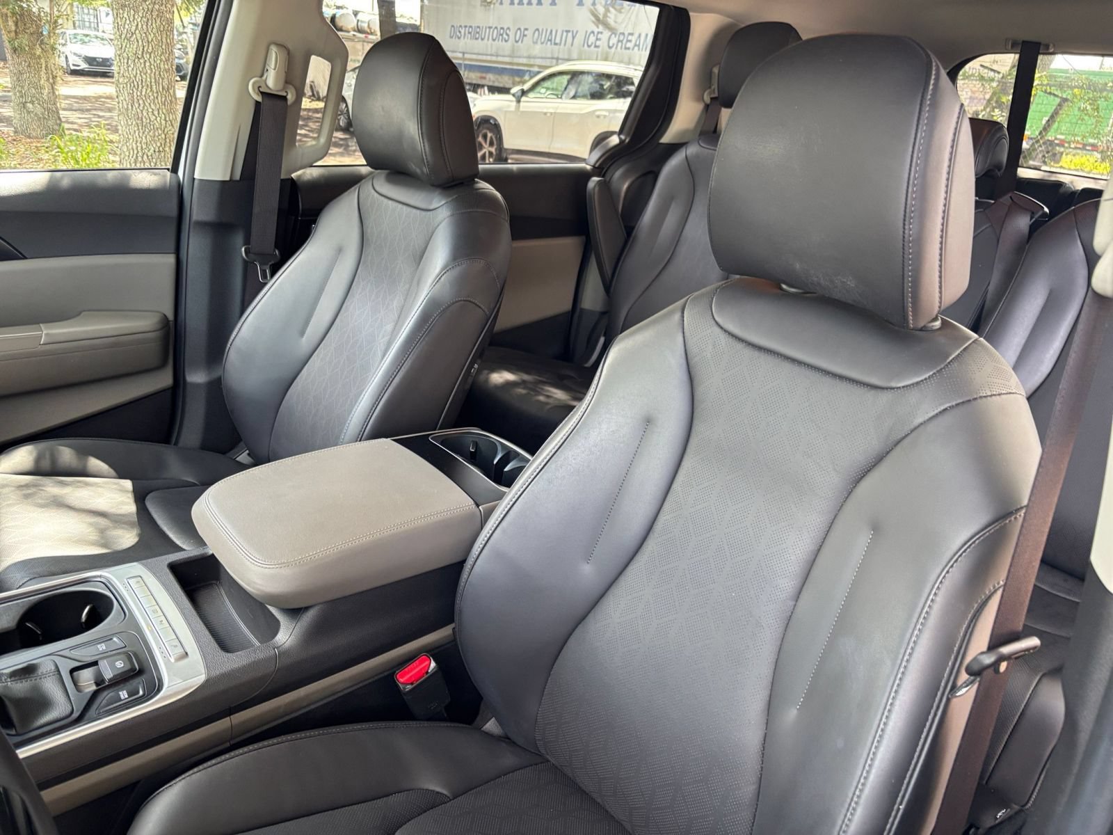 Used 2026 Kia Carnival FWD image 39
