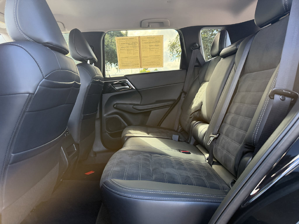 Used 2024 Mitsubishi Outlander SE FWD image 24