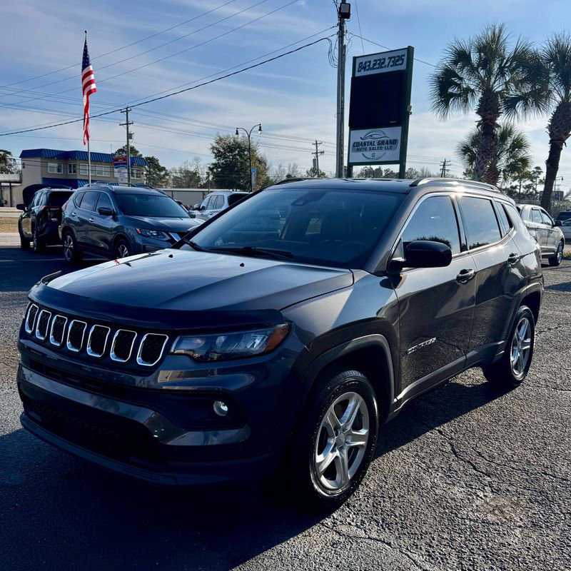 Used 2023 Jeep Compass Latitude image 3